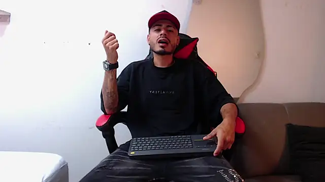 Snapshot of MatthewCullen chatting on January 12, 2026, 11:53 pm MatthewCullen online show from January 12, 2026, 11:53 pm