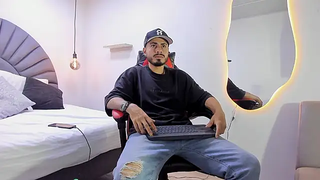 Snapshot of MatthewCullen chatting on February 25, 2026, 4:34 am MatthewCullen online show from February 25, 2026, 4:34 am