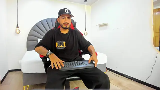 Snapshot of MatthewCullen chatting on February 7, 2026, 7:55 pm MatthewCullen online show from February 7, 2026, 7:55 pm