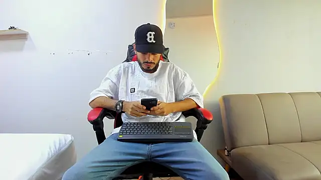 Snapshot of MatthewCullen chatting on February 6, 2026, 8:38 pm MatthewCullen online show from February 6, 2026, 8:38 pm