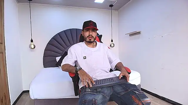 Snapshot of MatthewCullen chatting on February 10, 2026, 6:40 pm MatthewCullen online show from February 10, 2026, 6:40 pm