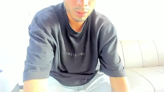 Snapshot of MatthewCullen chatting on December 21, 2025, 7:26 pm MatthewCullen online show from December 21, 2025, 7:26 pm