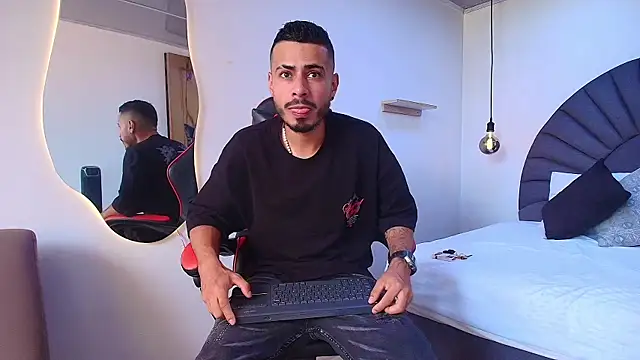 Snapshot of MatthewCullen chatting on February 14, 2026, 9:15 pm MatthewCullen online show from February 14, 2026, 9:15 pm