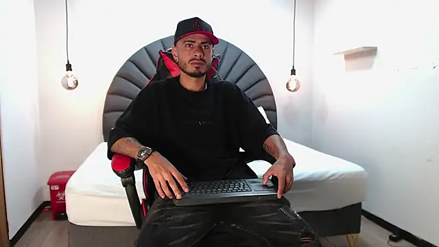 Snapshot of MatthewCullen chatting on January 14, 2026, 2:04 am MatthewCullen online show from January 14, 2026, 2:04 am