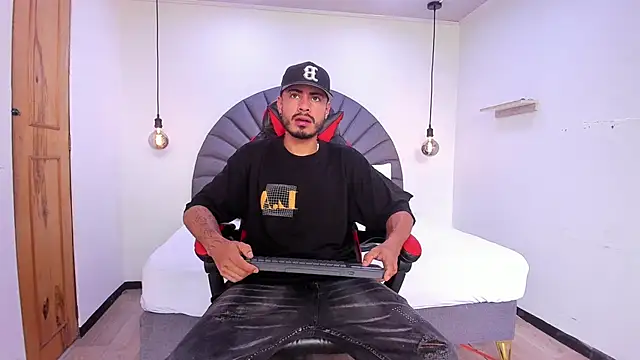 Snapshot of MatthewCullen chatting on February 3, 2026, 7:41 pm MatthewCullen online show from February 3, 2026, 7:41 pm