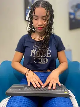Snapshot of ZoeyFierce chatting on July 11, 2026, 7:47 pm ZoeyFierce online show from July 11, 2026, 7:47 pm
