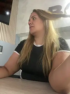 LoreinnFox online show from March 29, 2026, 7:37 pm