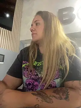 LoreinnFox online show from April 5, 2026, 8:26 pm