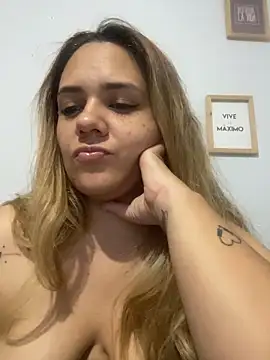 LoreinnFox online show from April 11, 2026, 7:45 am