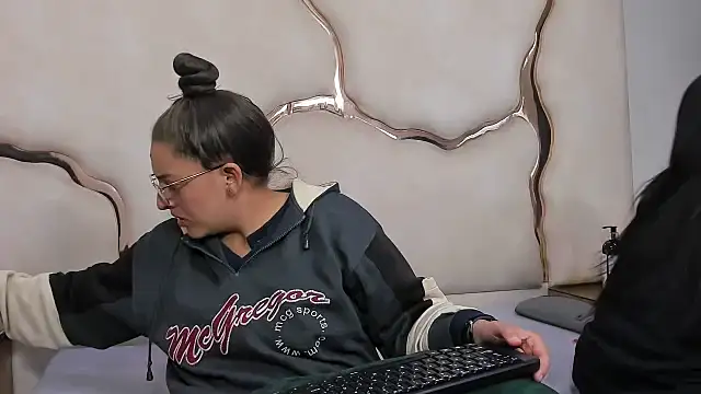 Alyssa Noah online show from March 19, 2026, 3:28 am