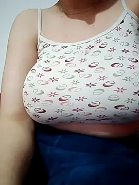 Snapshot of CuteBahar chatting on December 1, 2025, 6:53 pm CuteBahar online show from December 1, 2025, 6:53 pm