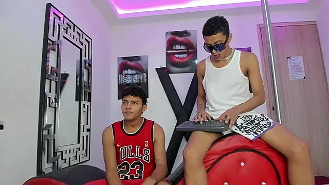 COUPLES BOYS online show from November 27, 2025, 8:48 am