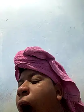 sapequinhas2 online show from November 27, 2025, 3:23 pm