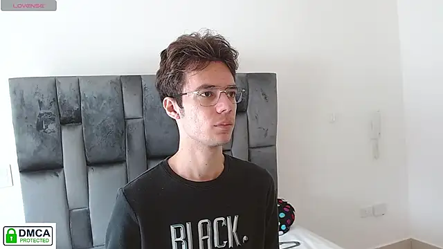 SaccharineSin online show from November 28, 2025, 4:51 pm