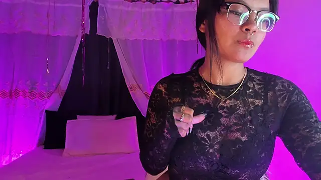 CloeEvans0 online show from November 27, 2025, 7:58 pm