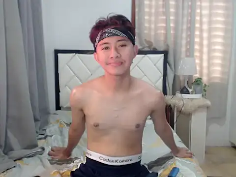 asiantwink0000 online show from February 12, 2026, 7:19 am