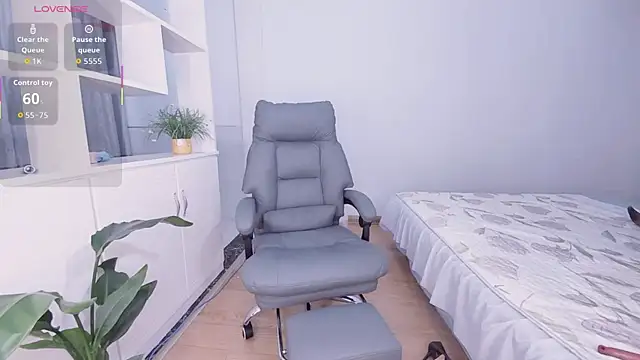 Wan-Yun-520 online show from December 18, 2025, 1:15 pm