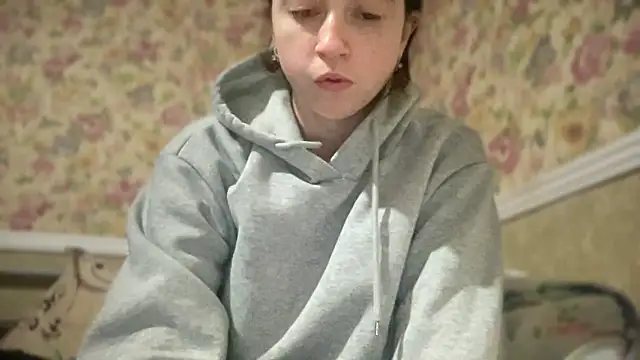 Aphr0ditee online show from May 1, 2026, 2:44 pm