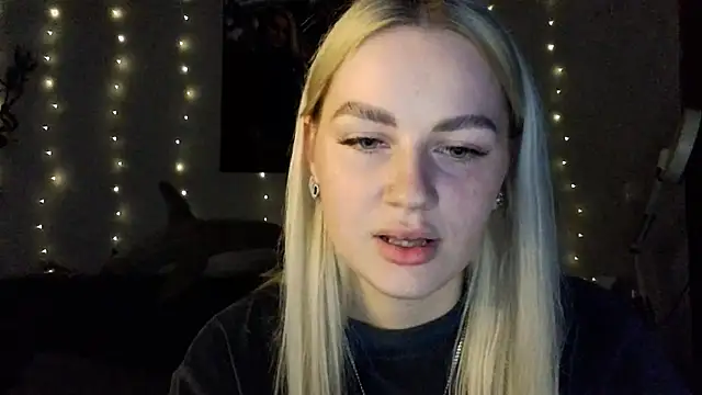 Whitehex666 online show from December 4, 2025, 4:39 pm