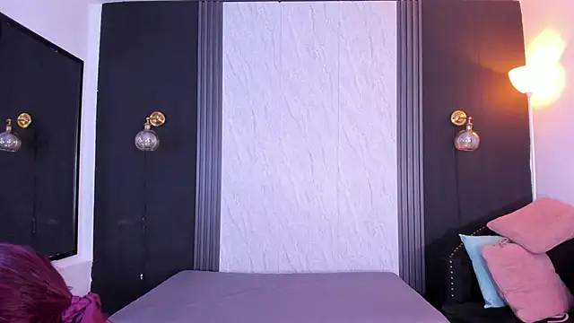 scarlett jhon online show from December 5, 2025, 3:10 pm