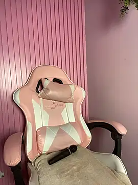 Snapshot of PrettyChloe_ chatting on April 20, 2026, 7:59 pm PrettyChloe online show from April 20, 2026, 7:59 pm