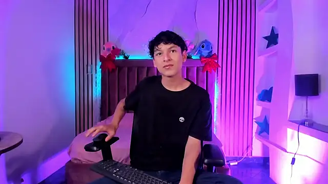 Snapshot of SthepanodiMonaco chatting on December 15, 2025, 7:41 pm SthepanodiMonaco online show from December 15, 2025, 7:41 pm