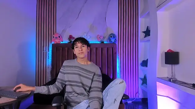 Snapshot of SthepanodiMonaco chatting on January 13, 2026, 7:18 pm SthepanodiMonaco online show from January 13, 2026, 7:18 pm