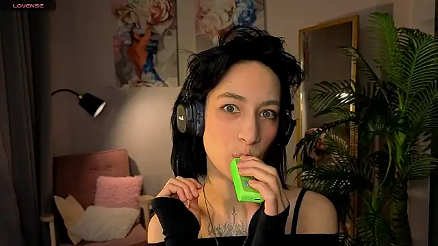 Lis Batsy online show from November 29, 2025, 2:39 pm