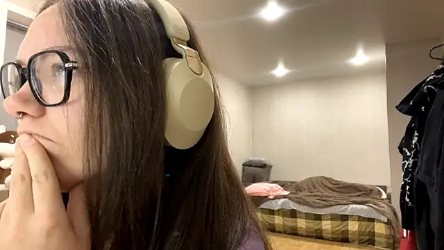 KerriMcbreen online show from December 20, 2025, 3:09 am