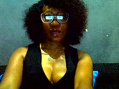 Snapshot of PreettyTee chatting on July 17, 2026, 1:47 am PreettyTee online show from July 17, 2026, 1:47 am