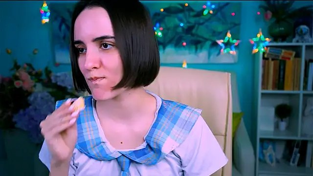 KateWillows online show from April 12, 2026, 4:38 am