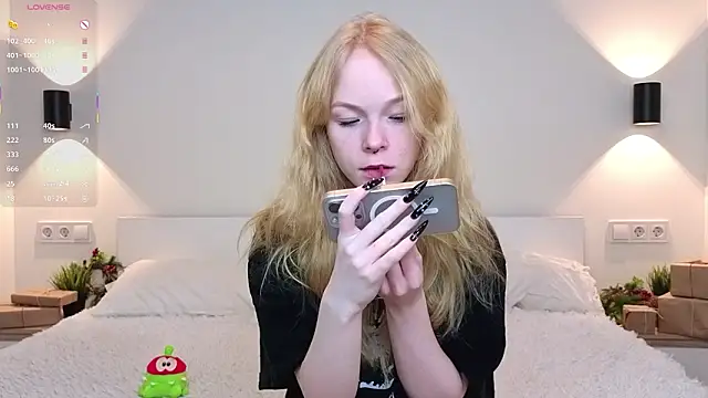 GhisllaineWestler online show from February 3, 2026, 4:21 am