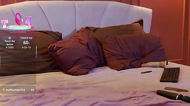 OliviaMazee online show from December 13, 2025, 8:04 pm