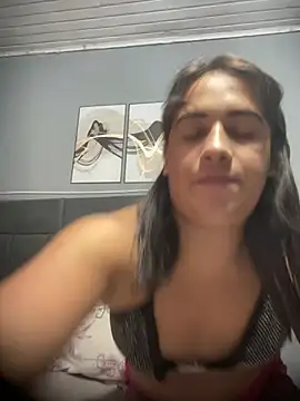 larysinha online show from April 3, 2026, 6:36 pm