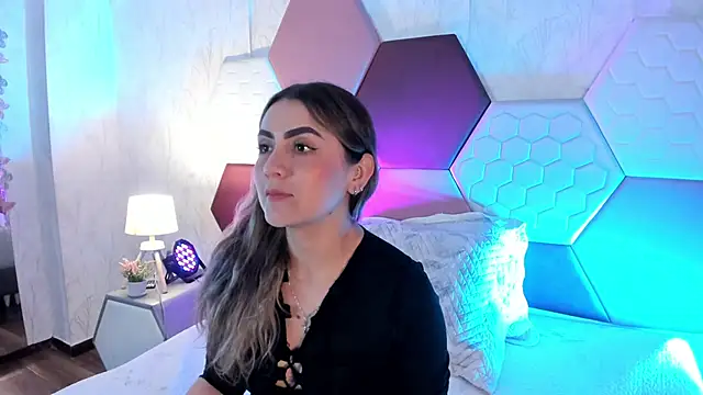 AriaRous online show from February 1, 2026, 4:16 pm