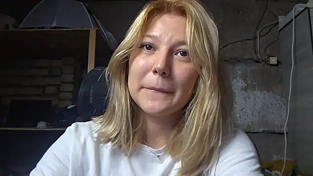 Snapshot of ShinyJules chatting on August 8, 2026, 8:43 am ShinyJules online show from August 8, 2026, 8:43 am