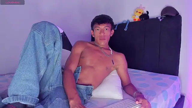 santinaughty online show from April 7, 2026, 12:34 am