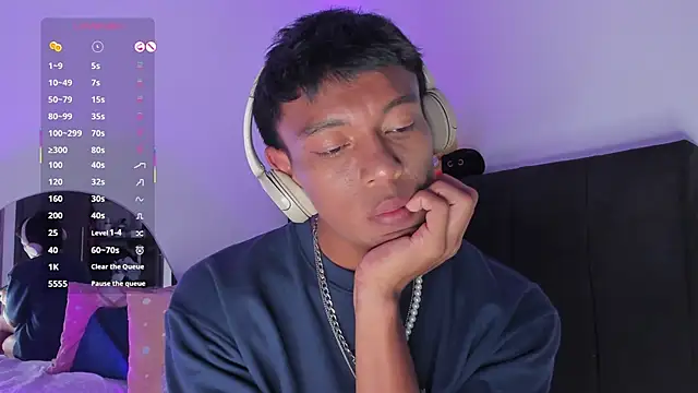 Snapshot of santinaughty chatting on March 3, 2026, 9:55 pm santinaughty online show from March 3, 2026, 9:55 pm