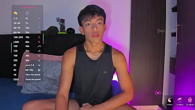 Snapshot of santinaughty chatting on February 3, 2026, 12:32 am santinaughty online show from February 3, 2026, 12:32 am