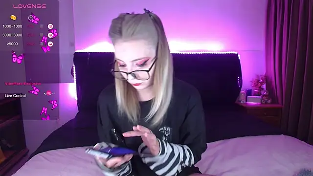 amyshhka online show from December 4, 2025, 12:09 am