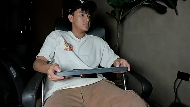 isaac grimm online show from February 13, 2026, 3:06 am