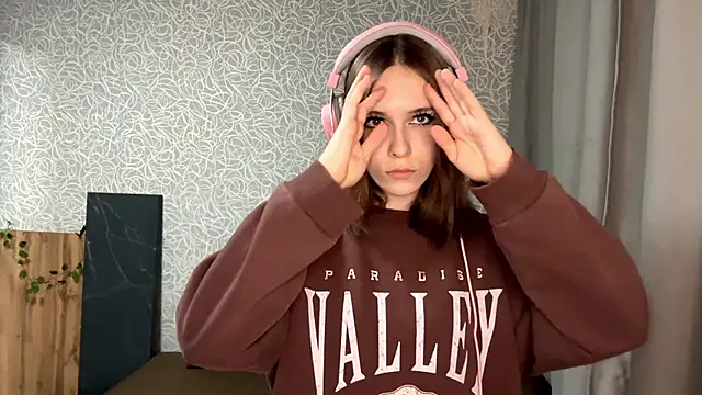 EvaLoveer online show from December 1, 2025, 11:11 am