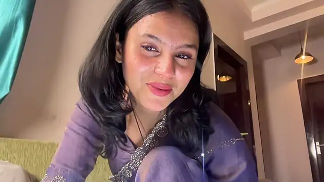 Piyyuu online show from April 13, 2026, 6:56 pm