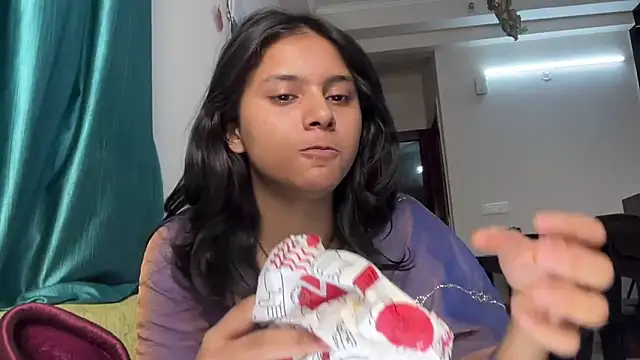 Piyyuu online show from April 18, 2026, 12:51 pm