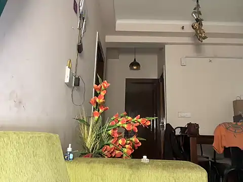 Piyyuu online show from June 19, 2026, 6:19 am