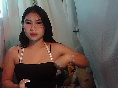 Snapshot of Allysonxx05 chatting on February 6, 2026, 3:13 am Allysonxx05 online show from February 6, 2026, 3:13 am
