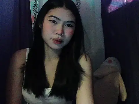 Snapshot of Allysonxx05 chatting on February 13, 2026, 1:27 am Allysonxx05 online show from February 13, 2026, 1:27 am