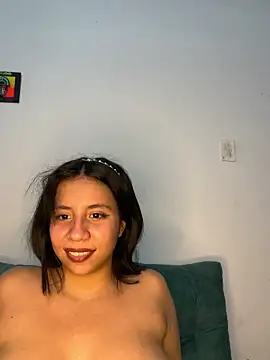 Snapshot of Moon-Party chatting on December 2, 2025, 8:10 pm Moon-Party online show from December 2, 2025, 8:10 pm