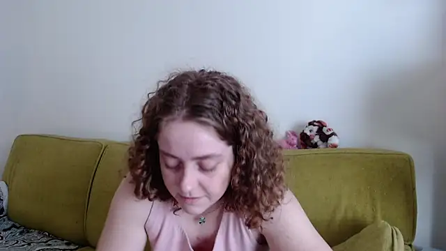 Snapshot of DeliaBlew chatting on May 20, 2026, 4:48 pm DeliaBlew online show from May 20, 2026, 4:48 pm