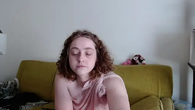 Snapshot of DeliaBlew chatting on May 21, 2026, 4:48 pm DeliaBlew online show from May 21, 2026, 4:48 pm